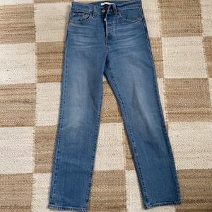 Levi’s Wedgie Straight - Size 25